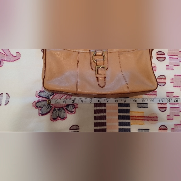 Etienne Aigner light brown/ tan leather shoulder handbag - Picture 2 of 16